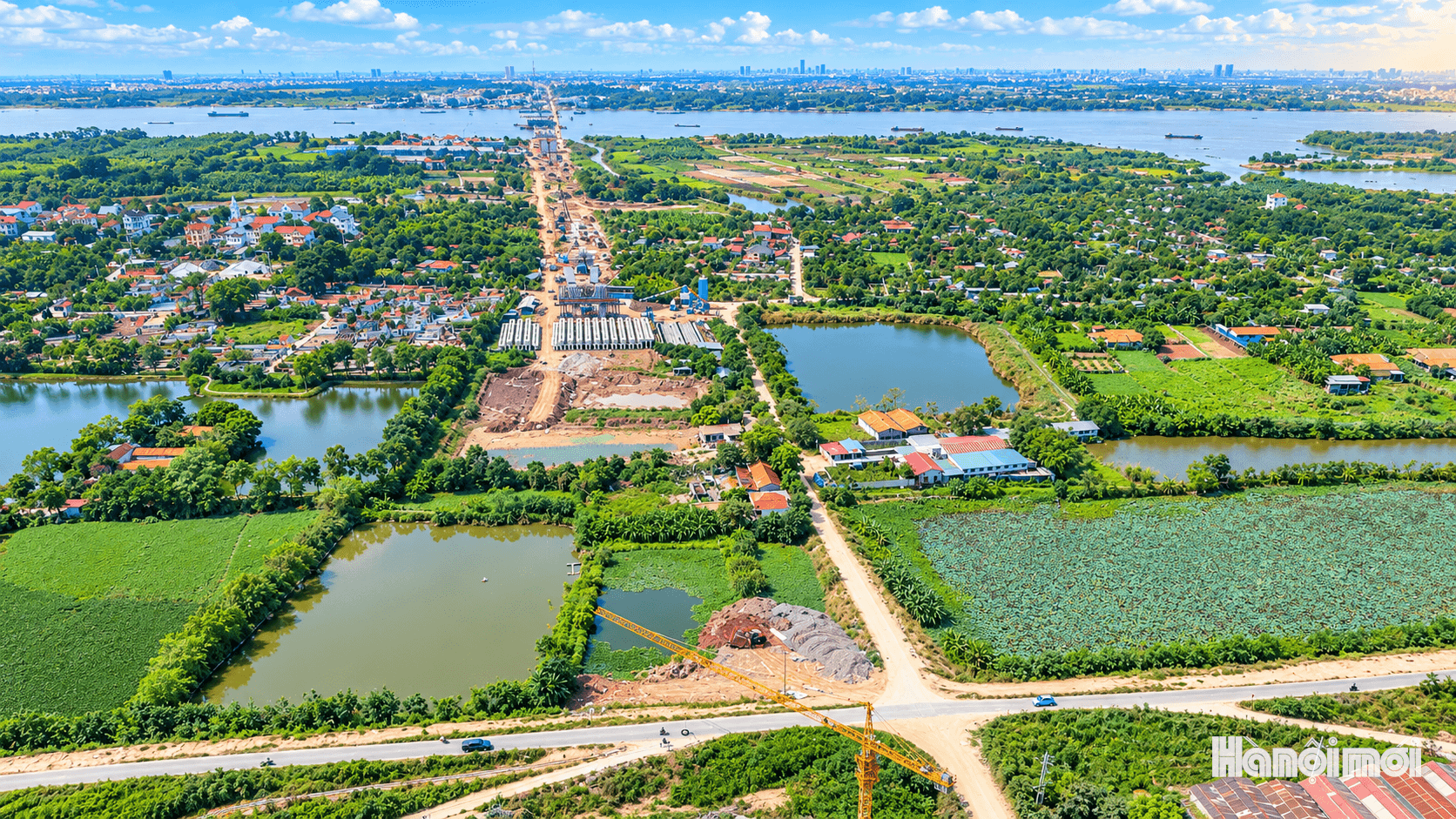 W_aerial-construction-corridor-by-the-river.png