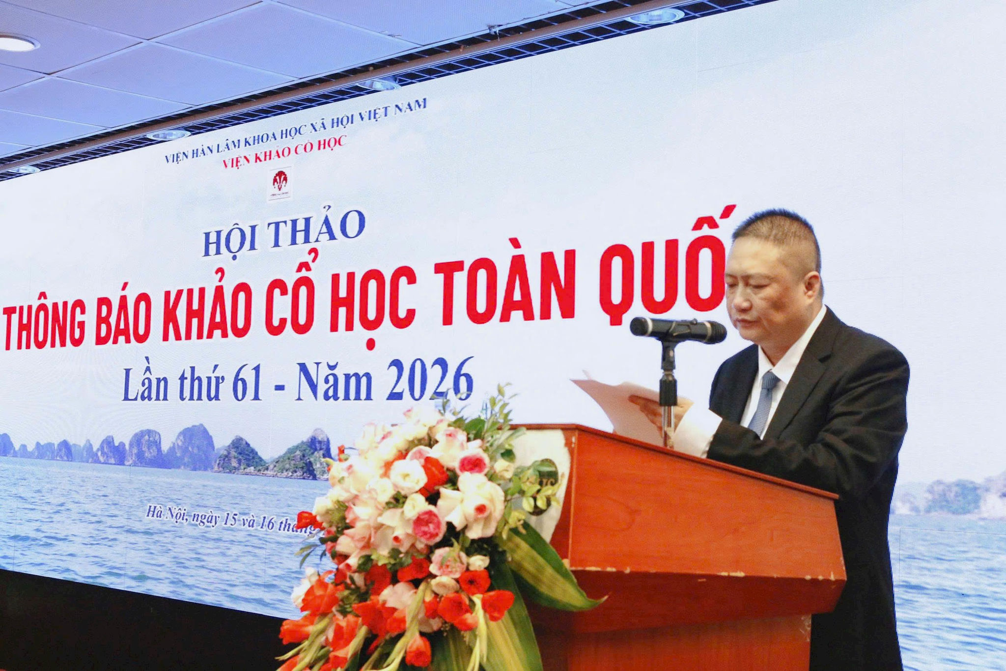ts-ha-van-can.jpg