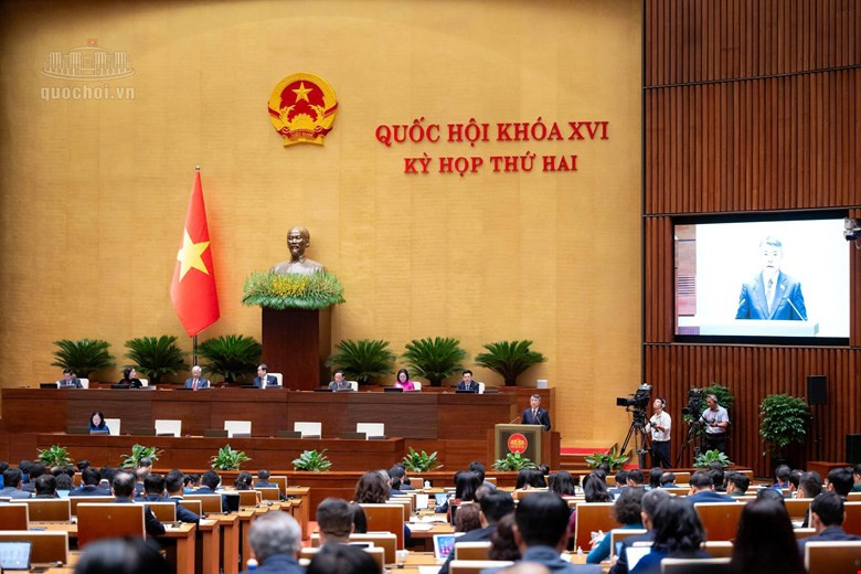 Thủ tướng Chính phủ Lê Minh Hưng trình bày báo cáo. Ảnh: Quochoi.vn