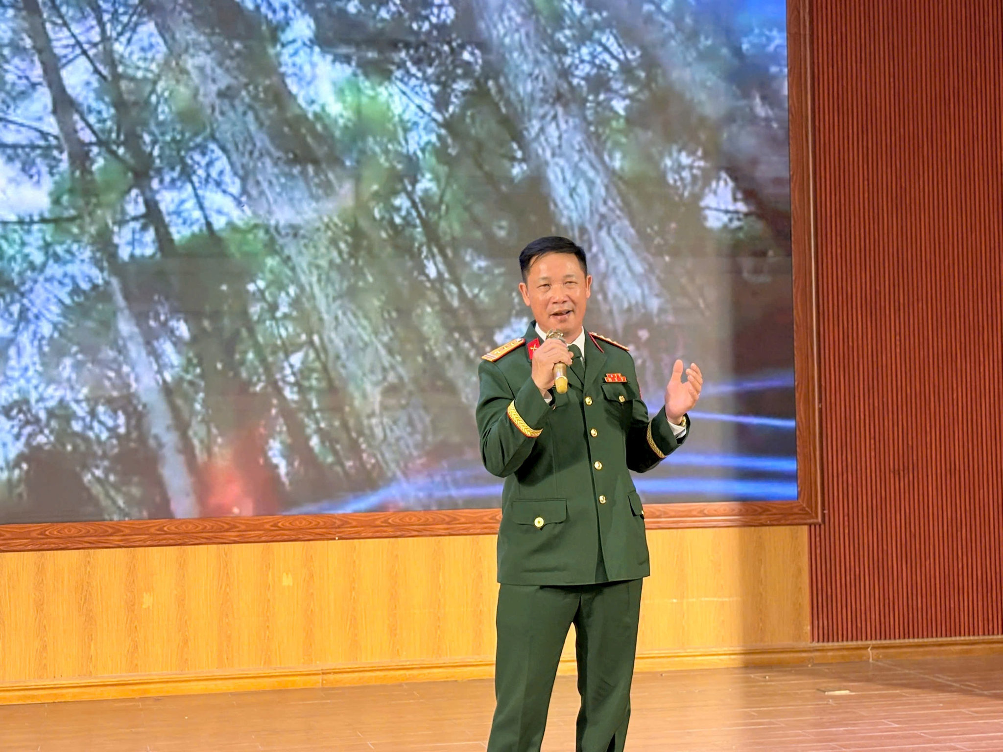tay-ho-4.jpg