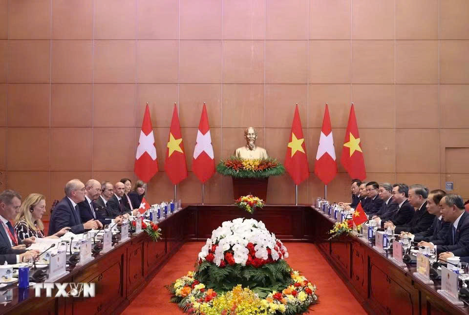z8385584454053_41539ce8903bf19383397ee74cc1d41e.jpg