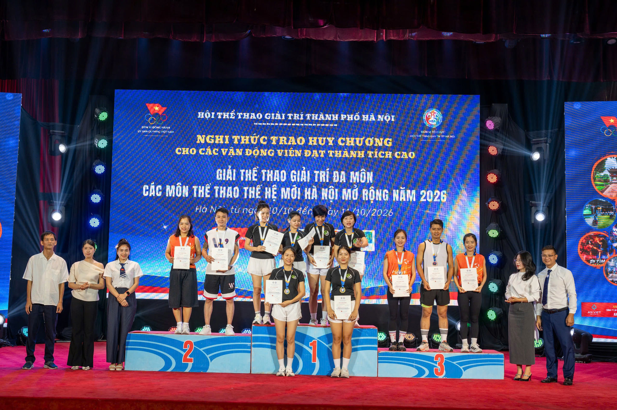 17-trao-huy-chuong-the-thao-giai-tri4.jpg