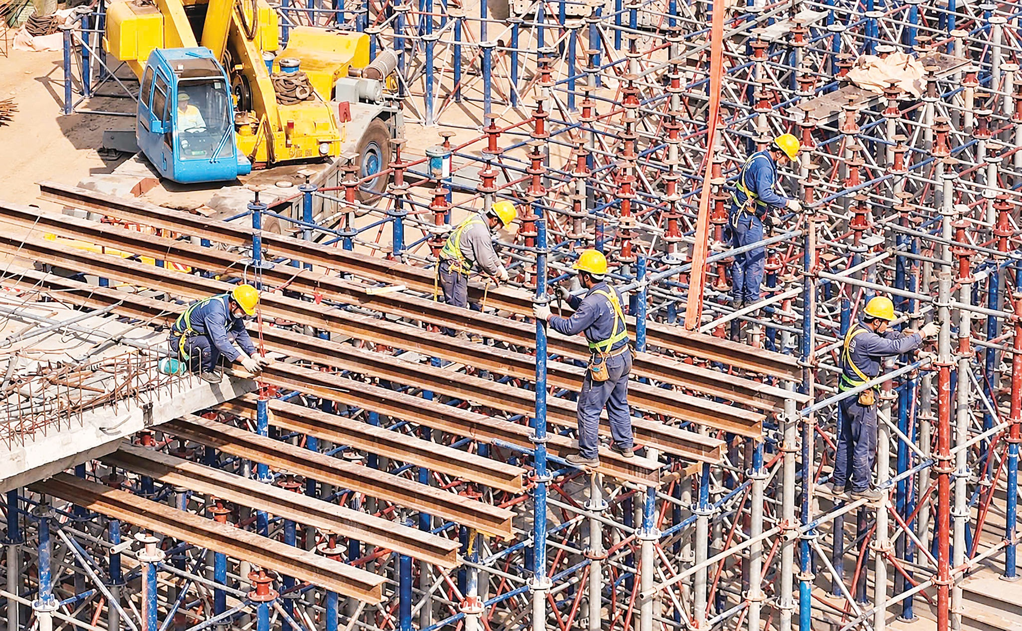 Hiện nay, nhân lực của nhà thầu đang tập trung thi công cầu nhánh tuabin.
