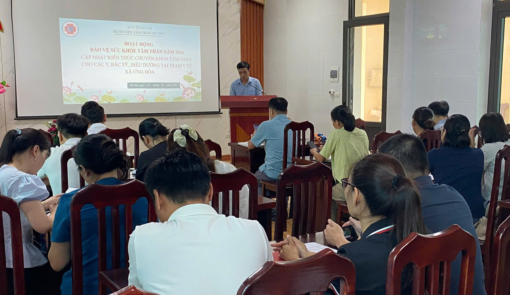 tap-huan-cap-nhat-kien-thuc-chuyen-khoa-tam-than-cho-can-bo-y-te-tai-tram-y-te-xa-ung-hoa.-anh-ngoc-diep.jpg
