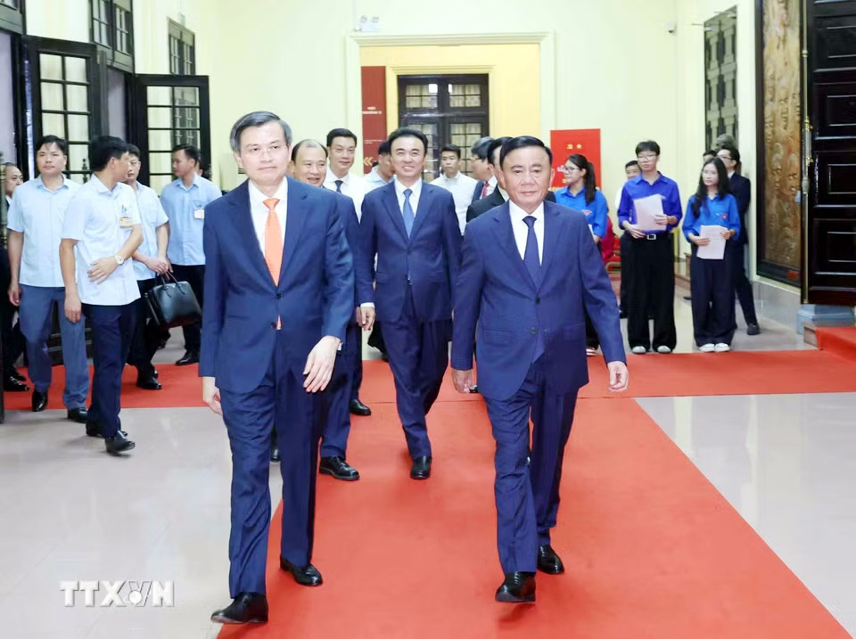Thường trực Ban Bí thư Trần Cẩm Tú tới dự Lễ trao giải Cuộc thi chính luận về bảo vệ nền tảng tư tưởng của Đảng, lần thứ sáu, năm 2026. Ảnh: Phương Hoa/TTXVN