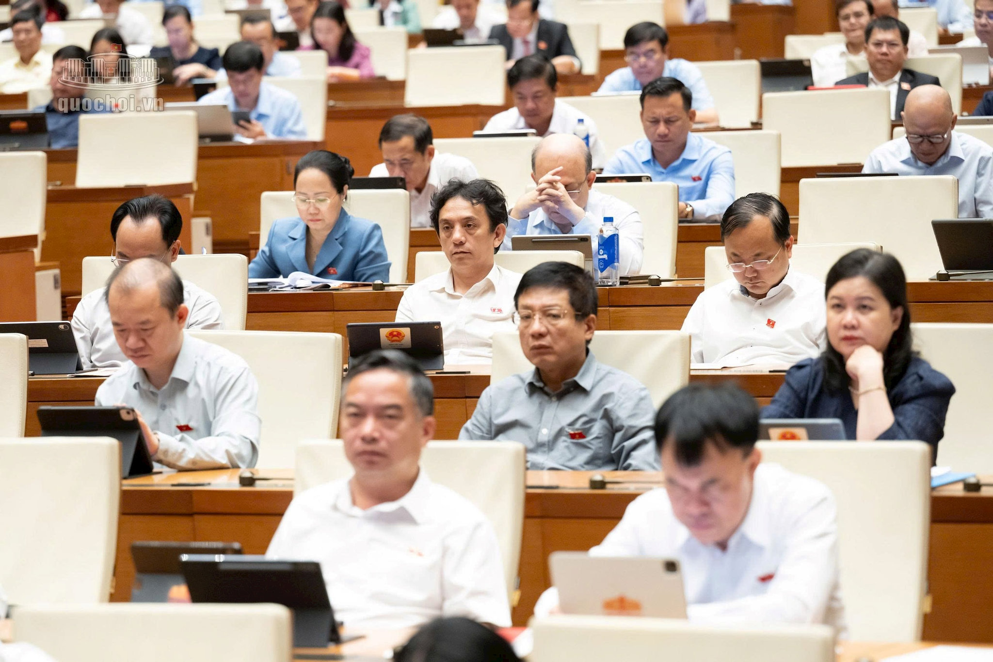 Đại biểu tham dự phiên làm việc sáng 18-10. Ảnh: quochoi.vn