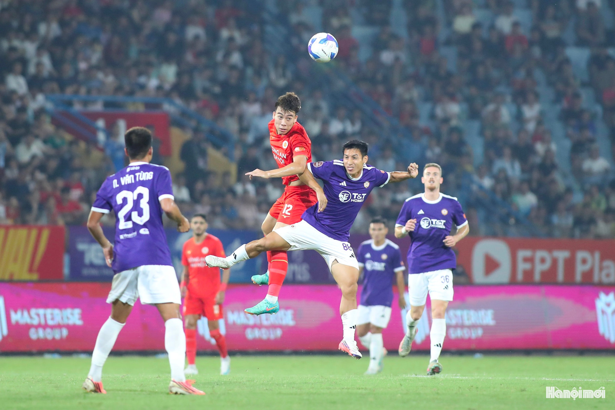 Trận derby Thủ đô giữa CAHN và Hà Nội FC thu hút sự chú ý của người hâm mộ khi hai đội gặp nhau tại vòng 4 V.League 2026-2027 trên sân Hàng Đẫy.