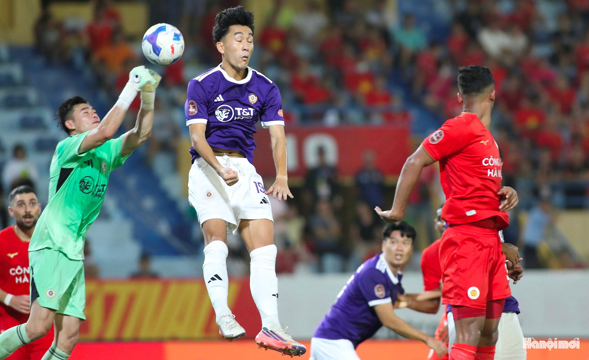 Khép lại trận đấu, Hà Nội FC có chiến thắng 2-1 trước CAHN ngay tại sân Hàng Đẫy.