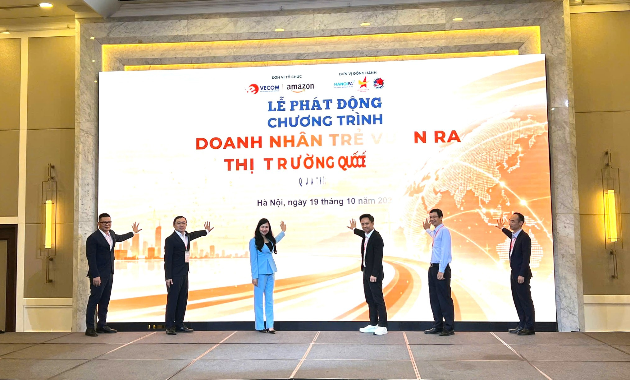19.10-dai-bieu-nhan-nut-phat-dong.jpg