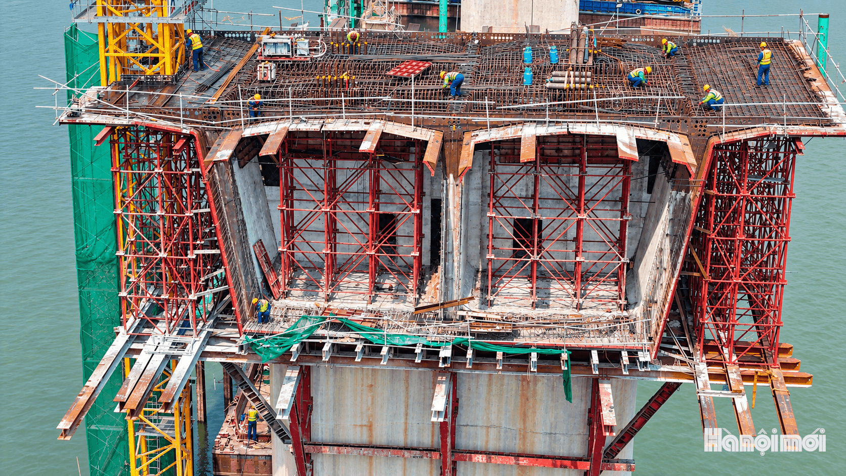 W_aerial-bridge-construction-over-water.png