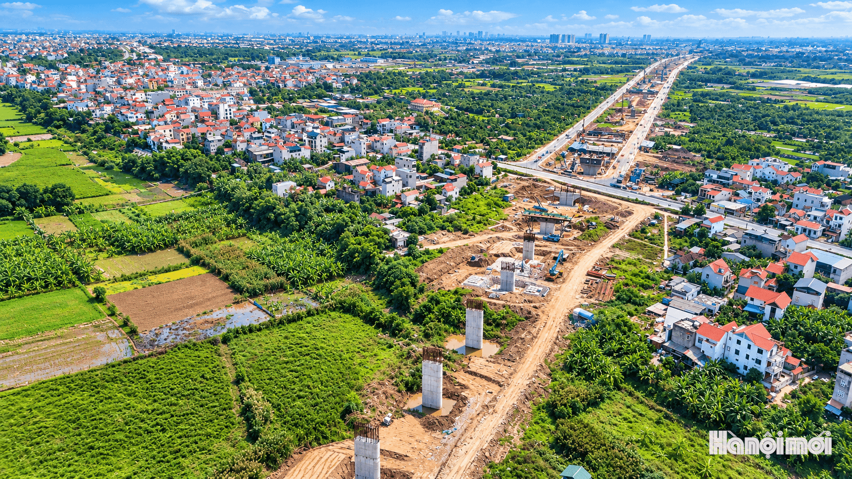 W_bridging-fields-and-suburban-horizons.png