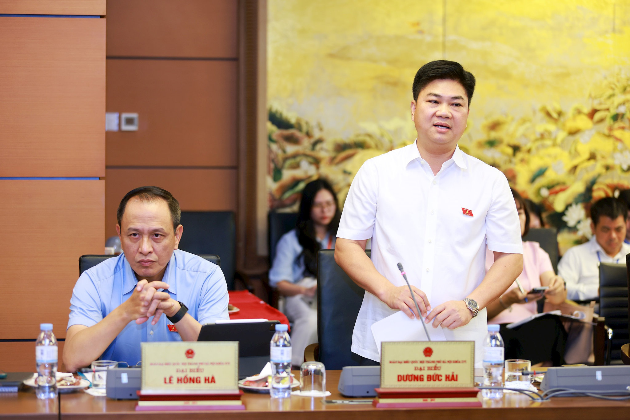 Đại biểu Dương Đức Hải tham gia thảo luận. Ảnh: Văn Tuyến