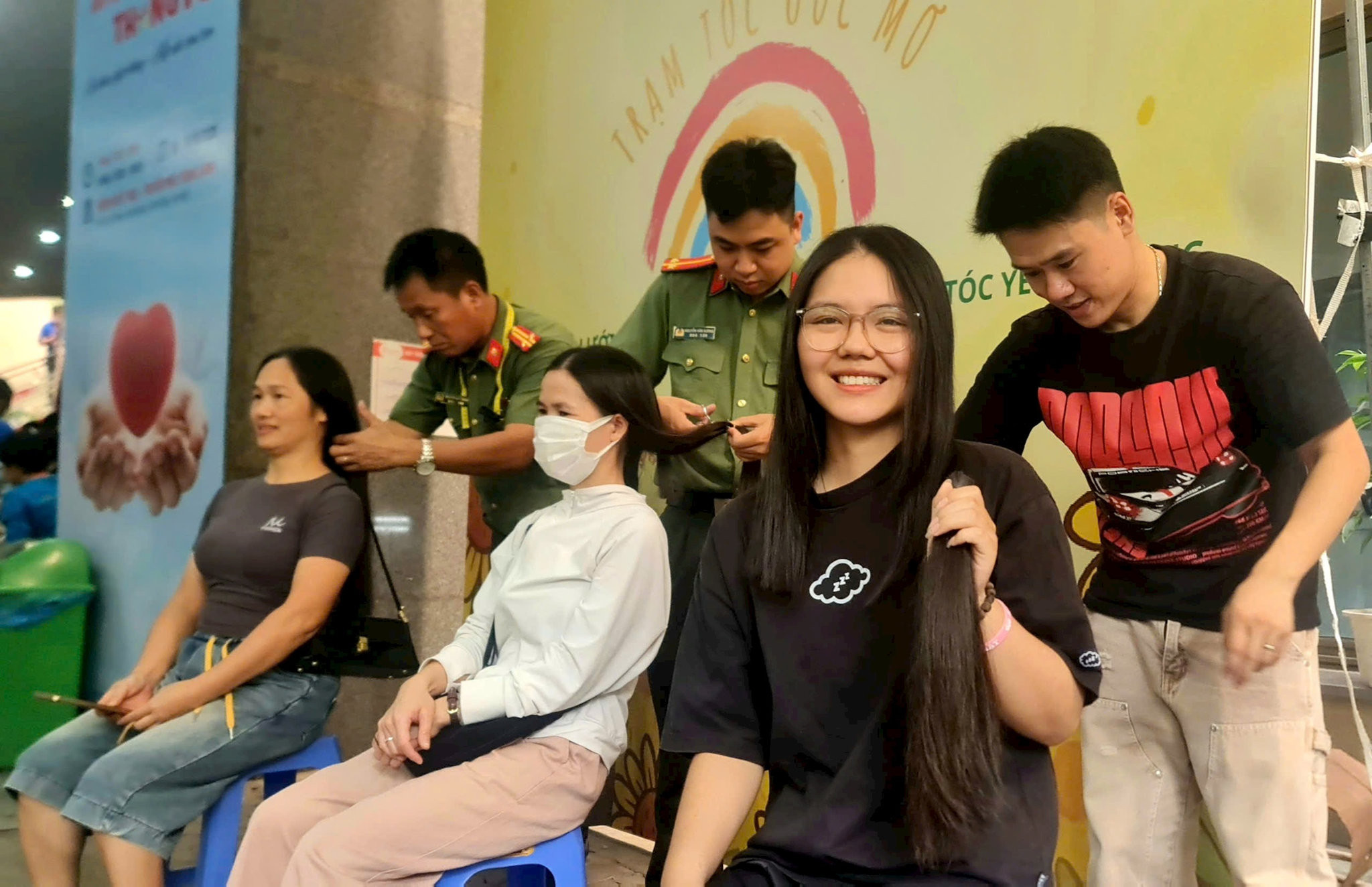 Nguyễn Thị Xuân Mai nuôi tóc hơn một năm trước khi hiến tặng. Ảnh: PV
