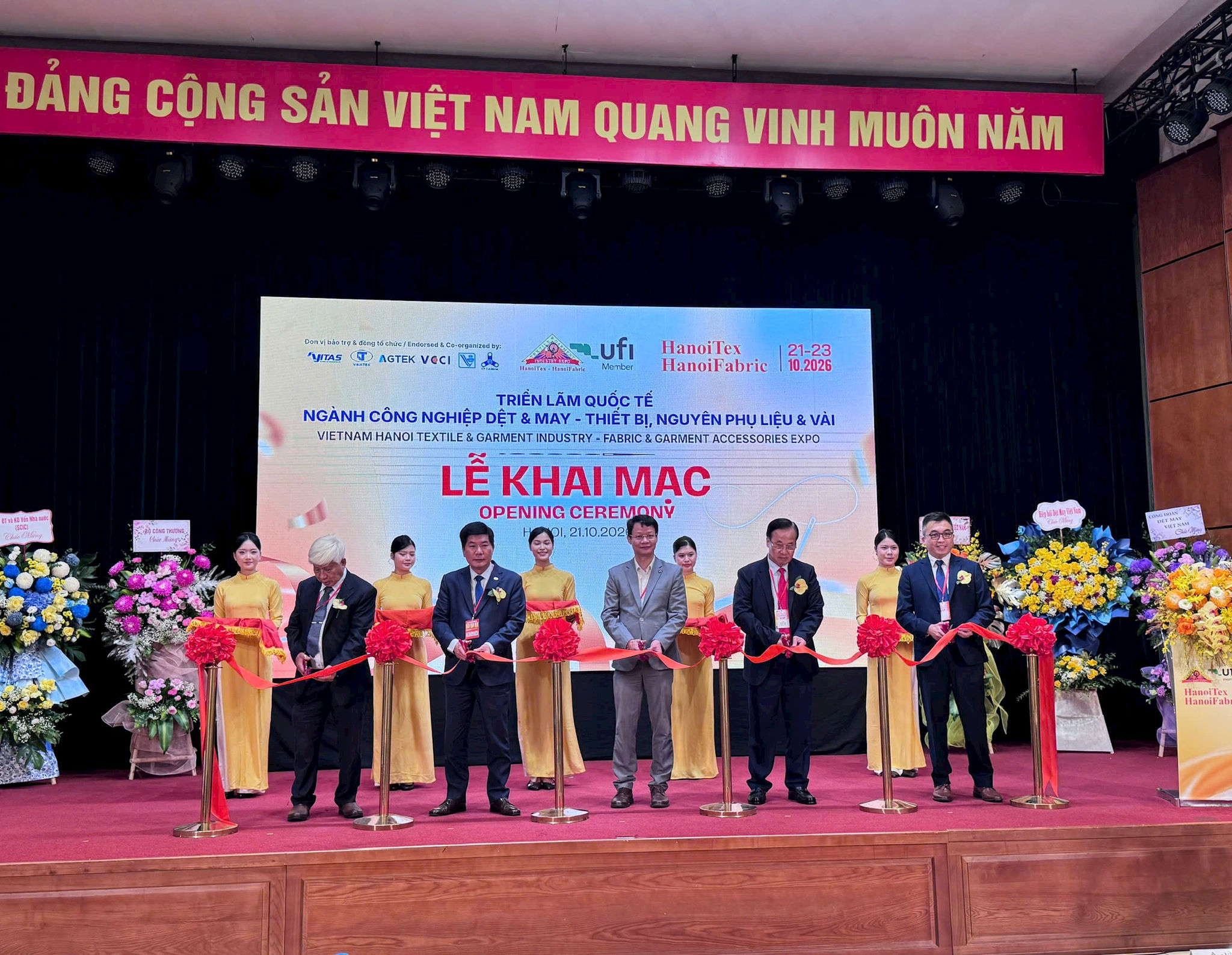Triển lãm diễn ra từ ngày 21 đến 23-10 tại Trung tâm Triển lãm quốc tế I.C.E Hanoi. Ảnh: TP