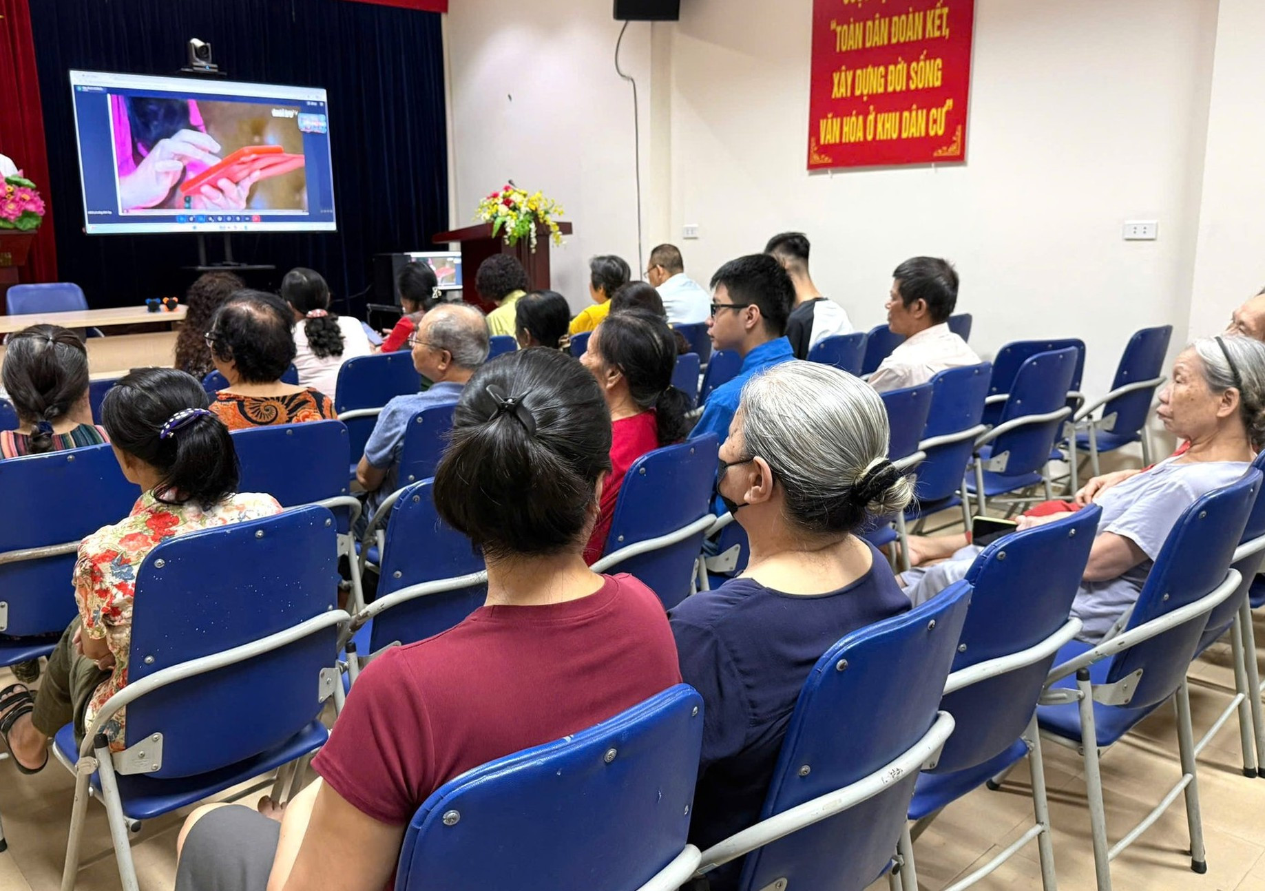cchc-vinh-tuy-21-10-van-hanh-he-thong-hoi-nghi-truc-tuyen-ket-noi-tu-tru-so-chinh-toi-nhieu-diem-nha-shcd-nha-shcd-so-3a-3b-ngo-325-tren-105-pho-kim-nguu-.jpg