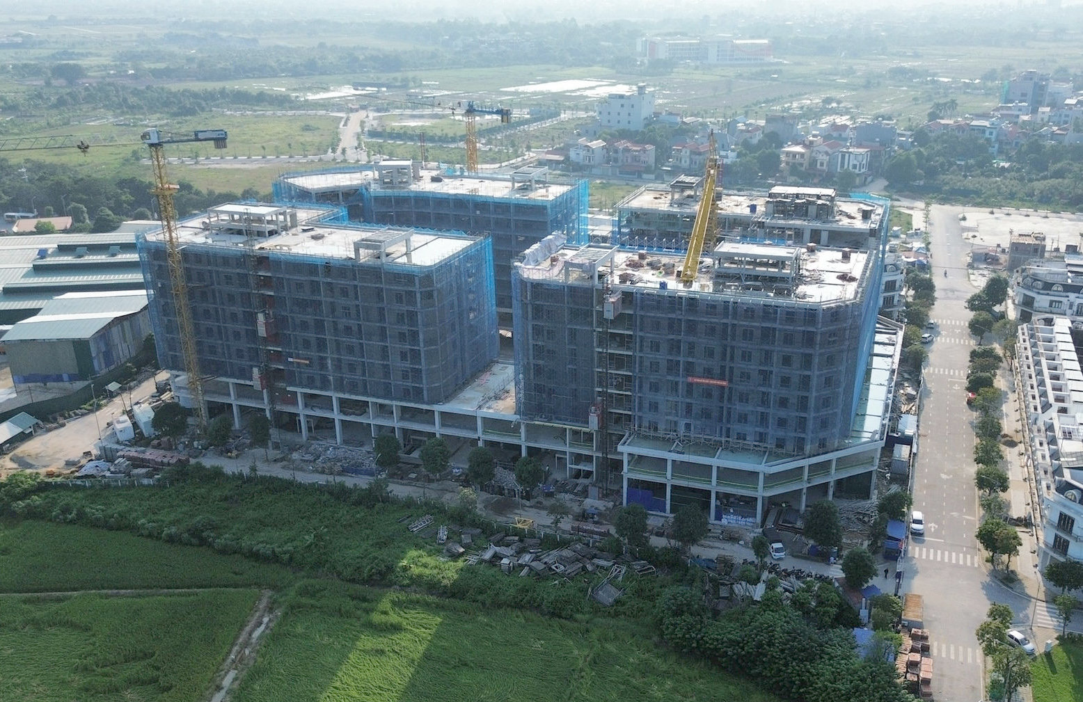 Thi công dự án Khu nhà ở xã hội Uy Nỗ (xã Đông Anh). Ảnh: Quang Thái