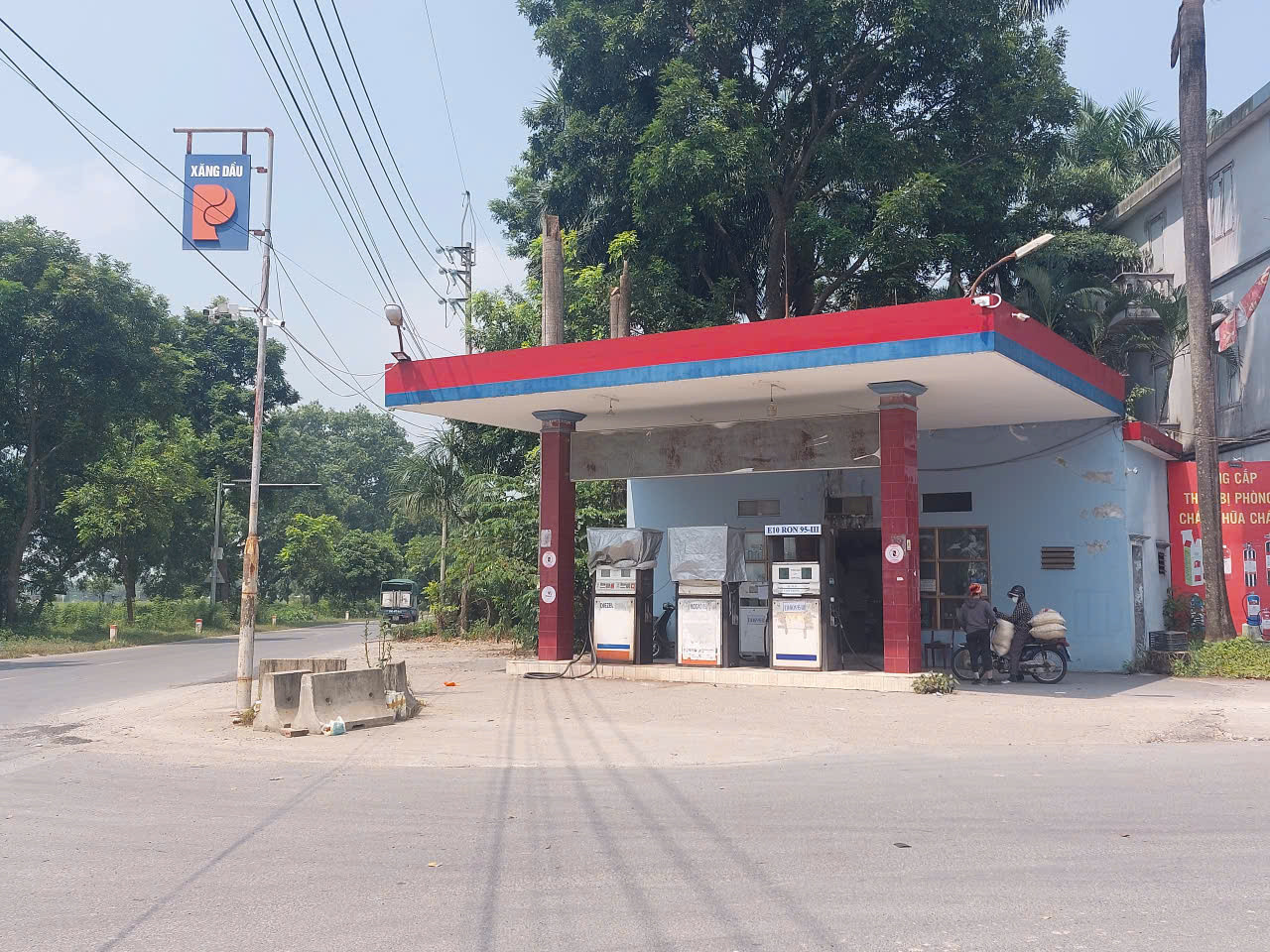 Xã Tây Phương yêu cầu cửa hàng xăng dầu Dị Nậu tạm dừng hoạt động