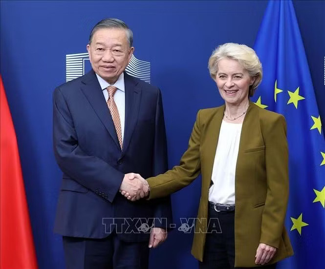 EU sẵn sàng hỗ trợ Việt Nam thành trung tâm trung chuyển giao thông khu vực