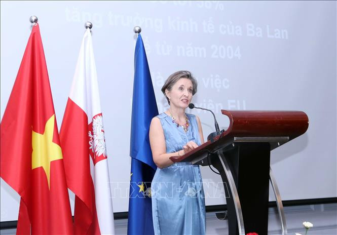 dai-su-quan-ba-lan-tai-viet-nam-to-chuc-le-ky-niem-235-nam-ngay-hien-phap-ba-lan-vao-thang-5-2026.jpg