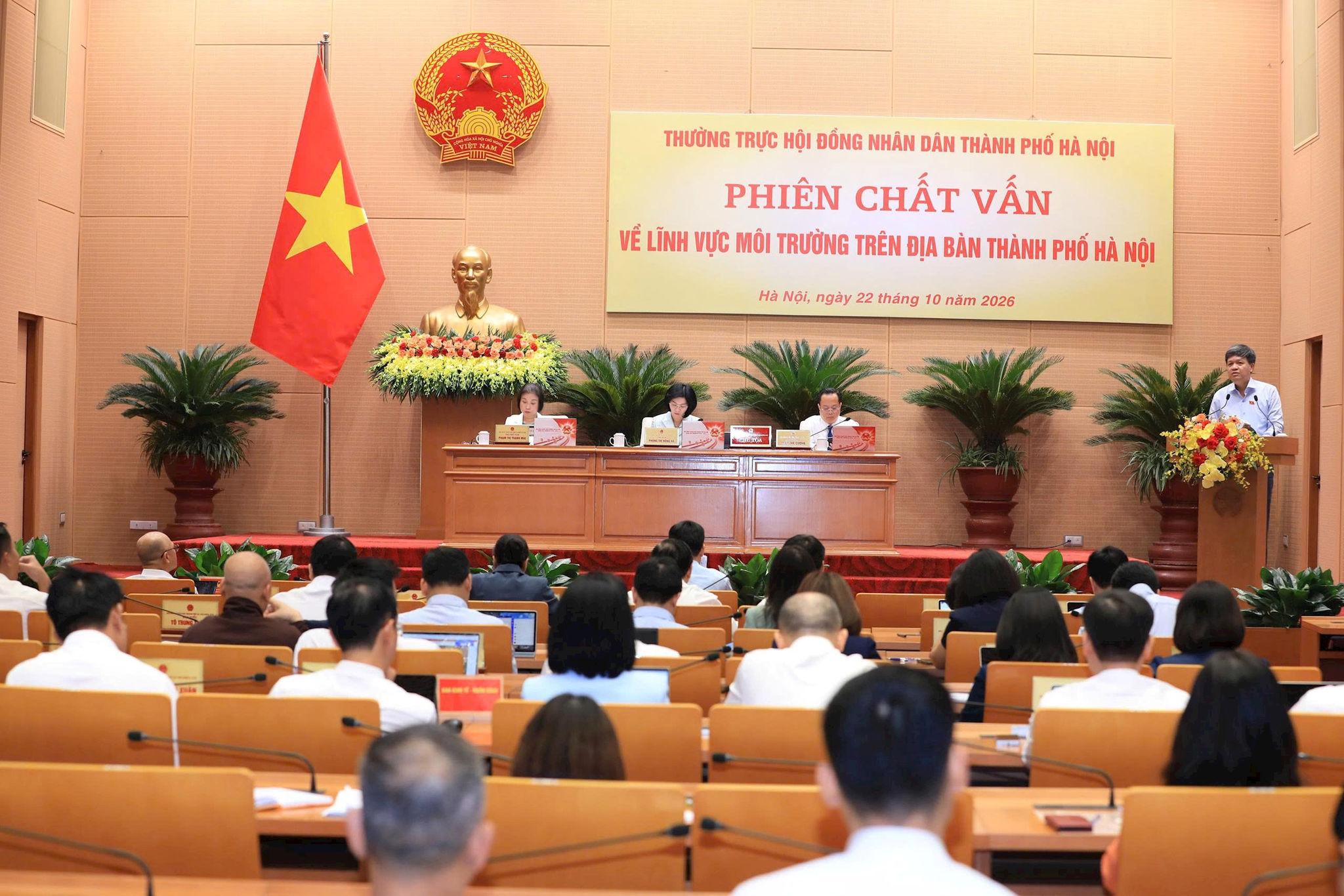 Quang cảnh phiên chất vấn của Thường trực HĐND thành phố. Ảnh: Thành Thái