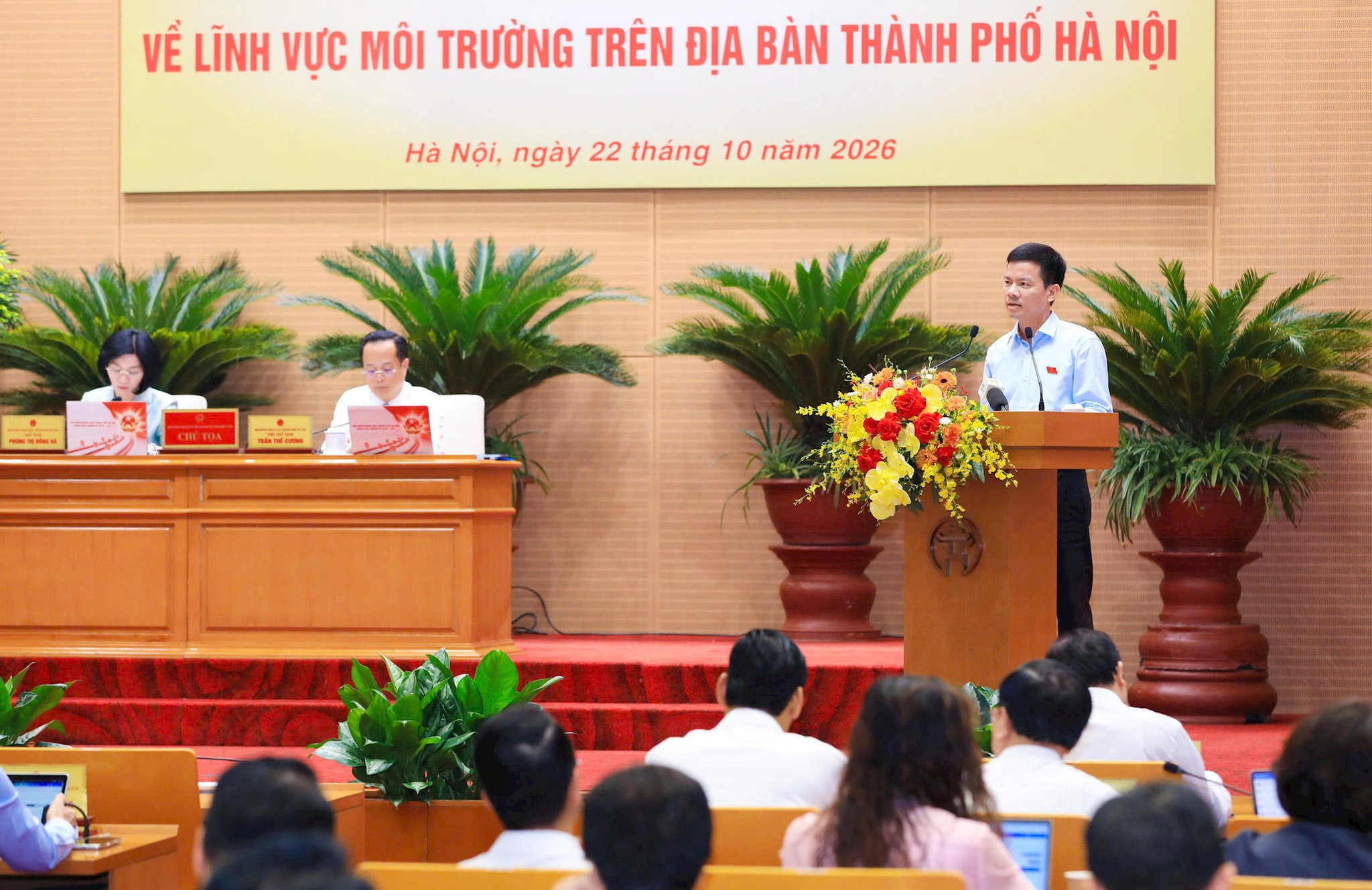 Phó Chủ tịch UBND thành phố Hà Nội Vũ Duy Cường trả lời chất vấn. Ảnh: Viết Thành
