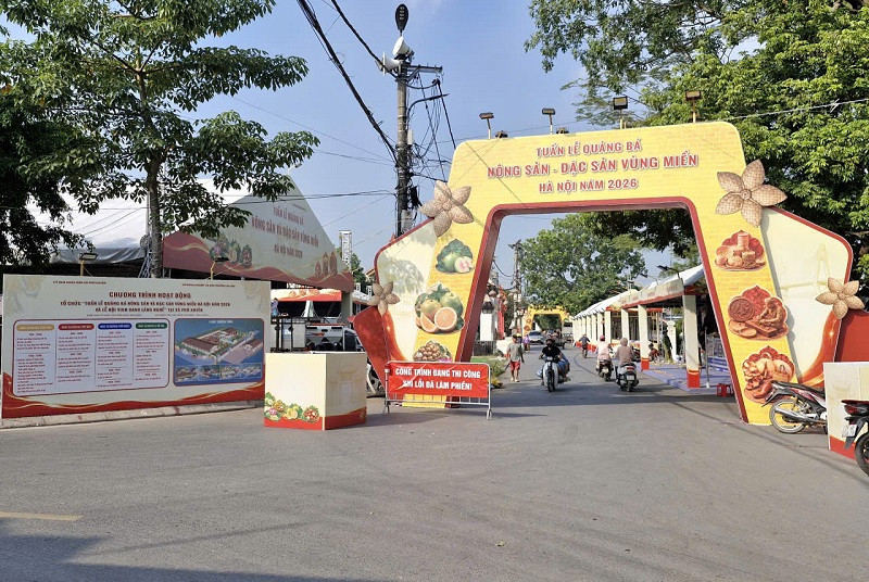 Lễ hội vinh danh làng nghề và Tuần lễ quảng bá nông sản- đặc sản vùng miền Hà Nội năm 2026 diễn ra từ ngày 23 đến 26-10 tại sân vận động thôn Vạn Điểm, xã Phú Xuyên. Ảnh: PV