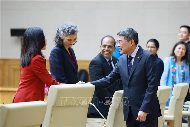 Thủ tướng Lê Minh Hưng tiếp bà Pauline Tamesis, Điều phối viên Thường trú Liên hợp quốc tại Việt Nam và Trưởng đại diện các tổ chức Liên hợp quốc tại Việt Nam. Ảnh: Dương Giang/TTXVN