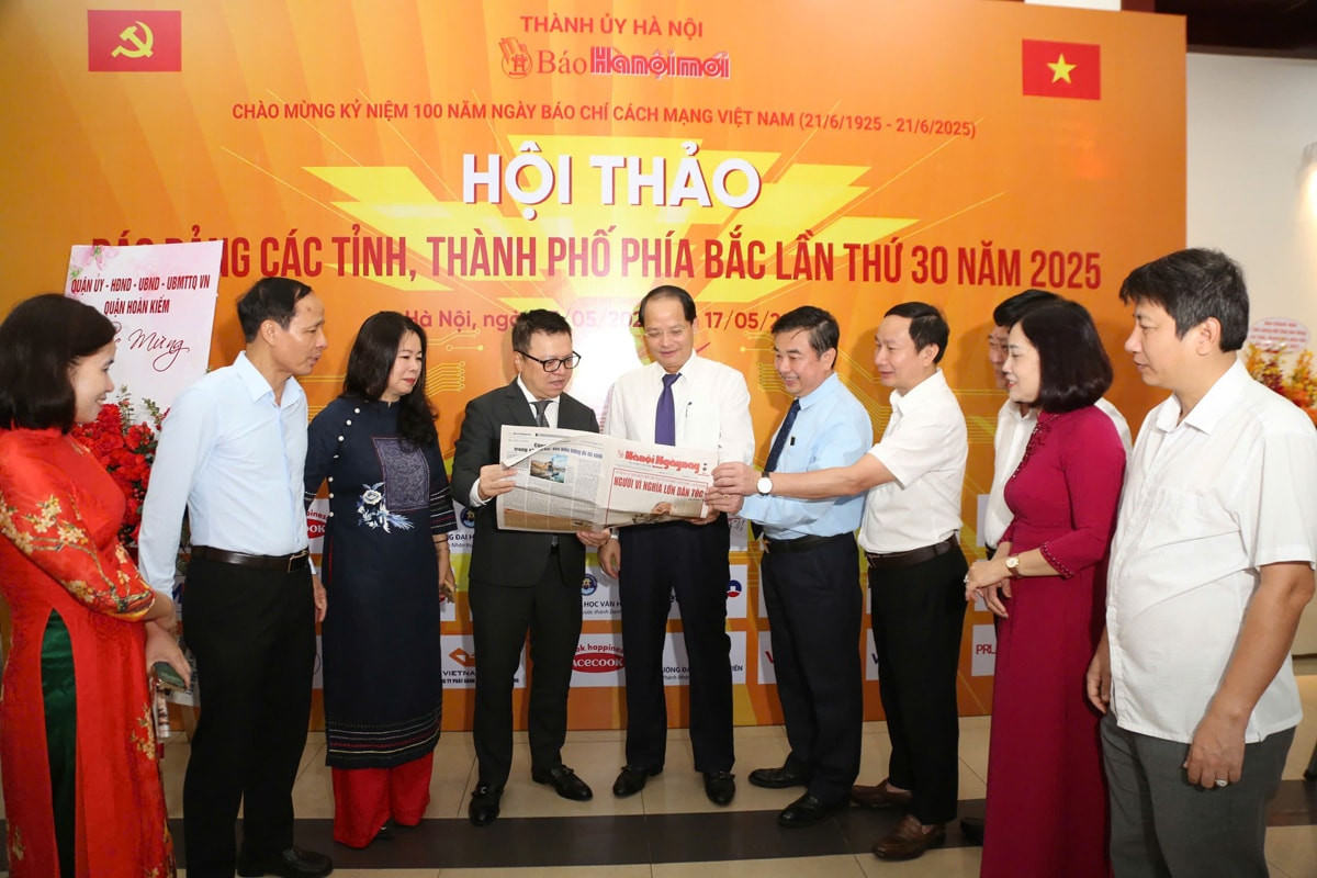 cac-dai-bieu-tai-hoi-thao-bao-dang-cac-tinh-thanh-pho-khu-vuc-phia-bac-mo-rong-lan-thu-30-nam-2025-do-bao-hanoimoi-dang-cai-to-chuc.-anh-viet-thanh.jpg