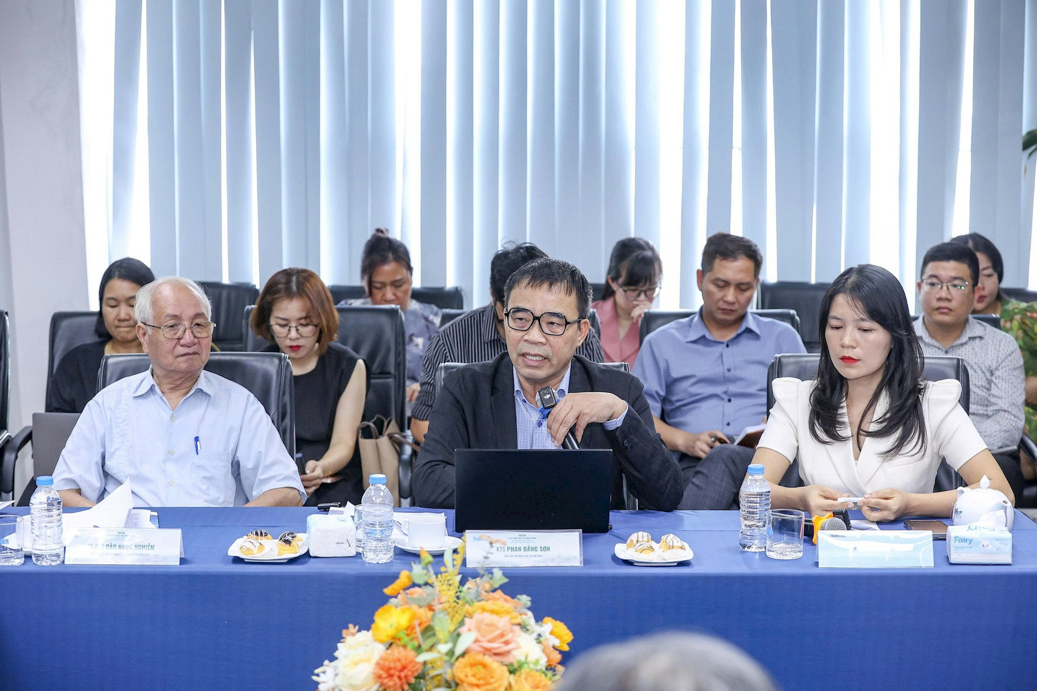 vinhhung1.jpg