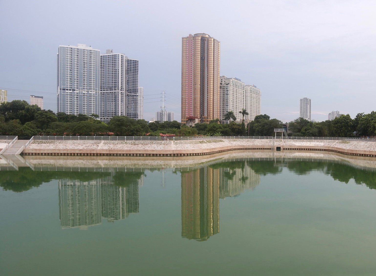 Một góc cảnh quan hồ Đồng Bông 2. Ảnh: Công Lý.