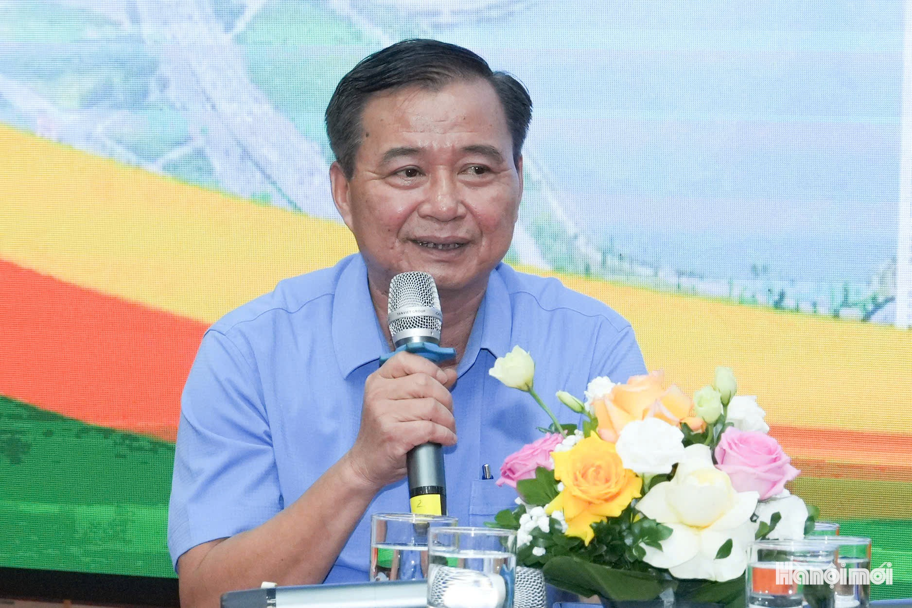 Phó Chủ tịch UBND phường Cầu Giấy Lương Mậu Hùng chia sẻ tại buổi toạ đàm. Ảnh: Ngọc Tú