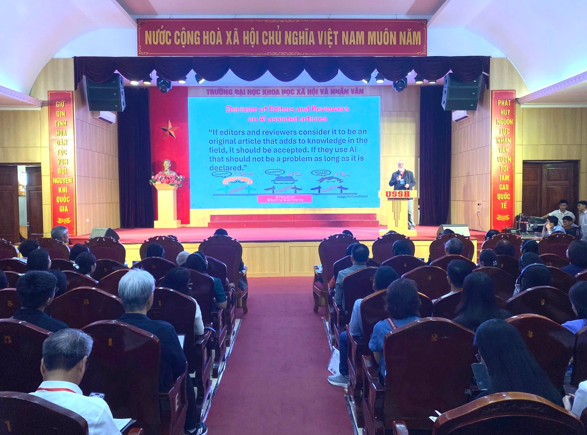 2310-hoi-thao-3.jpg