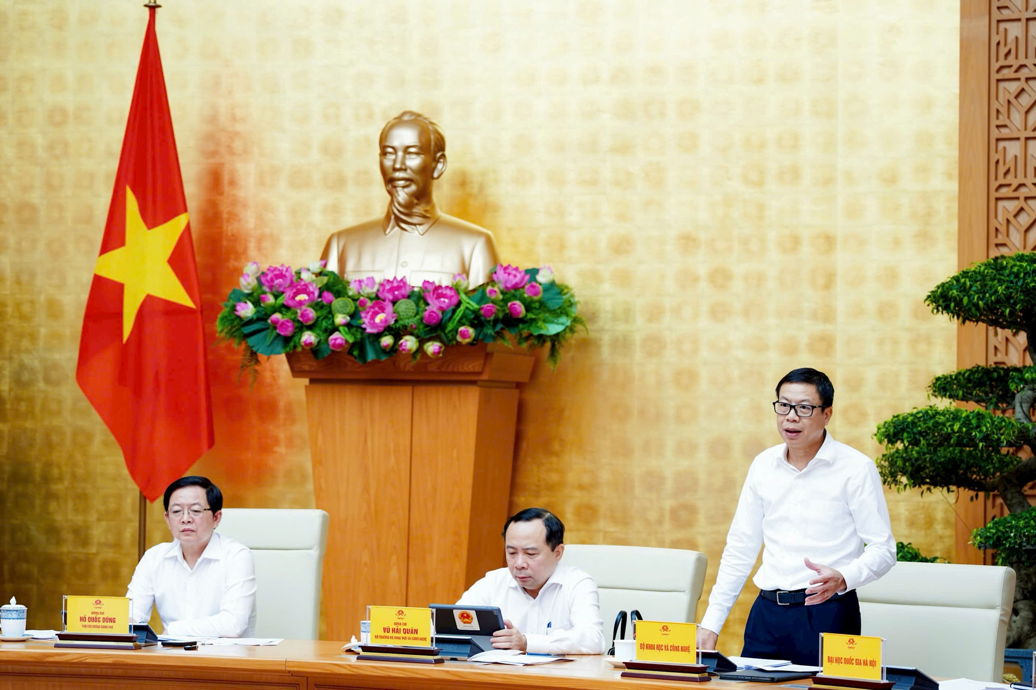 dinh.jpg