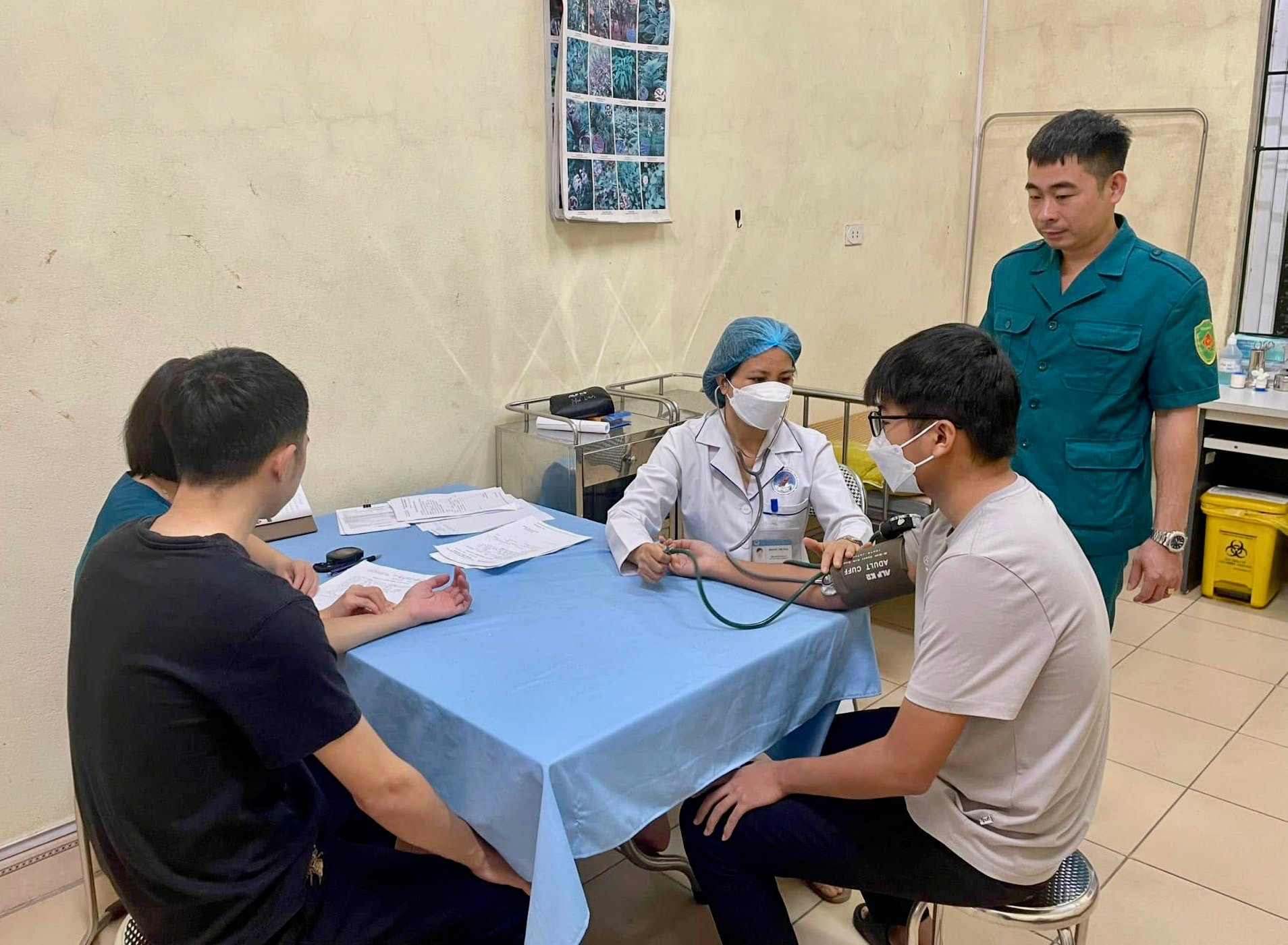 Công tác khám sơ tuyển sức khoẻ công dân nhập ngũ được xã Sóc Sơn quán triệt triển khai chặt chẽ, công khai, dân chủ, đúng quy trình. Ảnh: CTV.