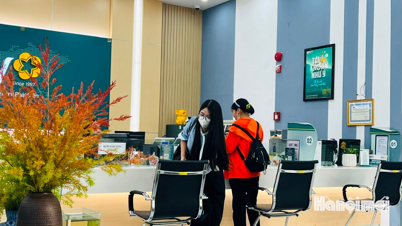 Chi phí lãi vay đang là yếu tố khiến nhiều người thận trọng hơn khi quyết định vay vốn. Ảnh: Tuệ Lâm