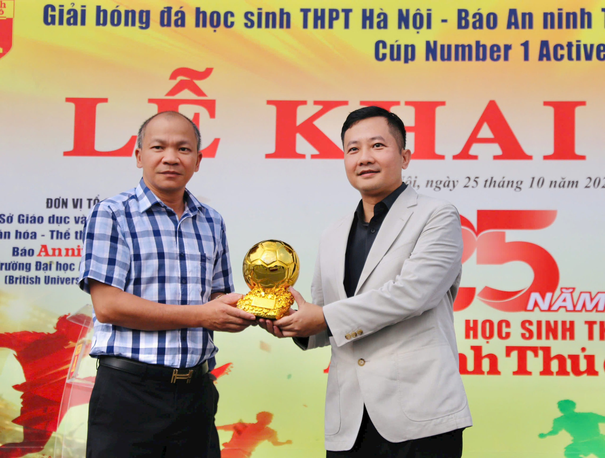 25-trao-bong-vang.jpg