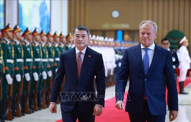 Thủ tướng Lê Minh Hưng đón Thủ tướng Ba Lan Donald Tusk thăm chính thức Việt Nam. Ảnh: Dương Giang/TTXVN