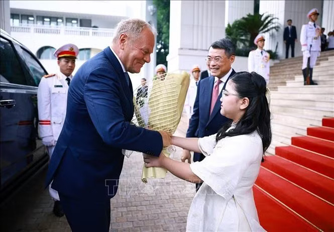 Thủ tướng Lê Minh Hưng chủ trì lễ đón chính thức Thủ tướng Ba Lan ảnh 2