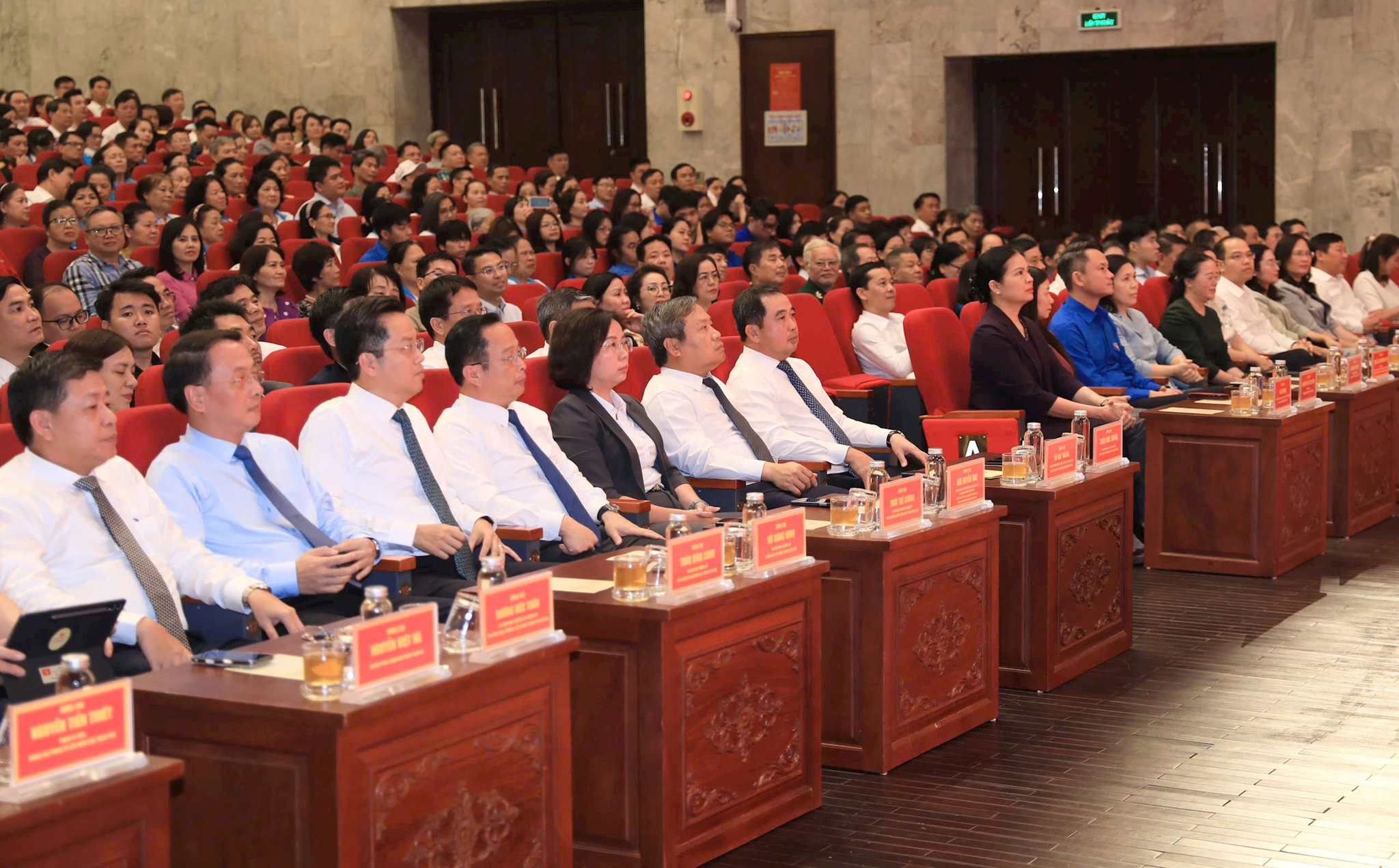 Bí thư Thành ủy Hà Nội Trần Đức Thắng và các đại tham dự chương trình. Ảnh: Quang Thái