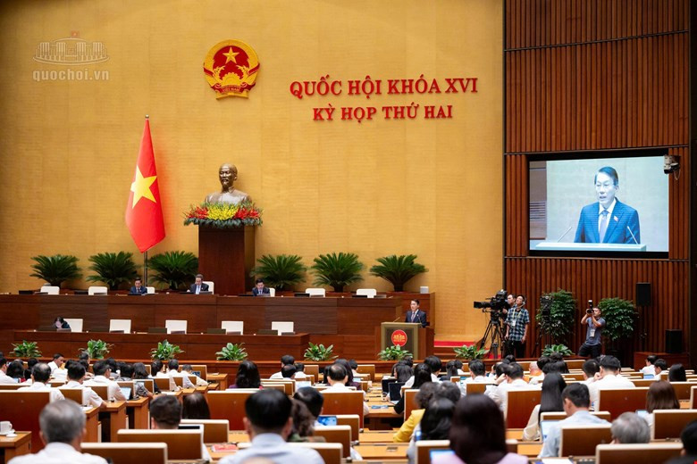 Đại tướng Lương Tam Quang, Ủy viên Bộ Chính trị, Bộ trưởng Bộ Công an trình bày tờ trình. Ảnh: quochoi.vn