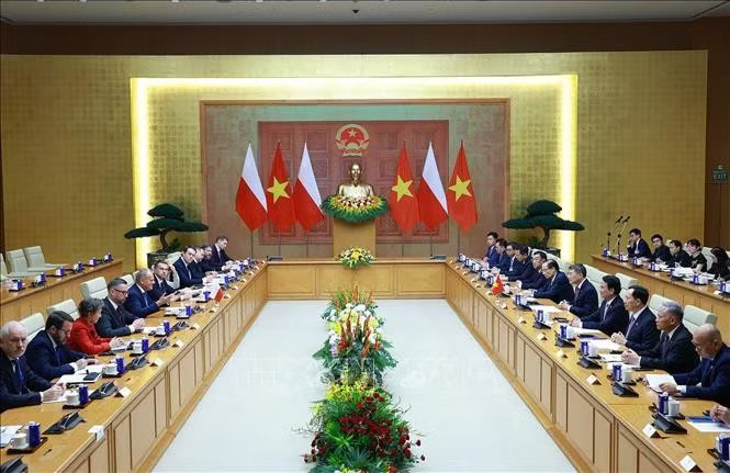 hd-potal-thu-tuong-le-minh-hung-va-thu-tuong-cong-hoa-ba-lan-donald-tusk-hoi-dam-stand-3700.jpg