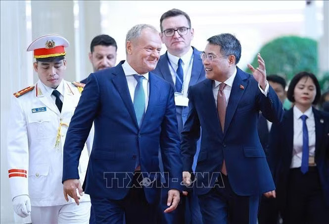 hoi-dam-potal-thu-tuong-le-minh-hung-va-thu-tuong-cong-hoa-ba-lan-donald-tusk-hoi-dam-stand(1).jpg