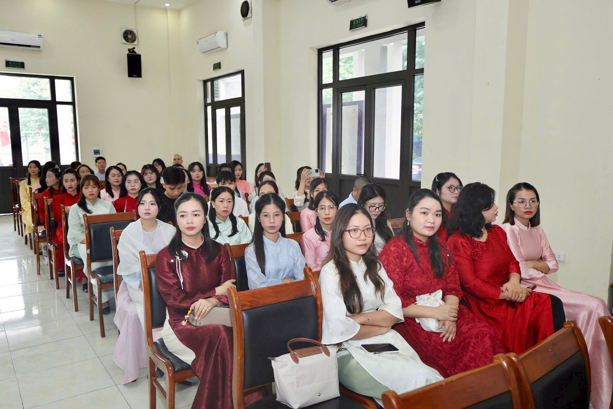 Kỳ tuyển dụng viên chức làm việc tại các cơ sở giáo dục công lập thuộc UBND xã Thiên Lộc năm 2026 có 53 thí sinh trúng tuyển. Ảnh: PV