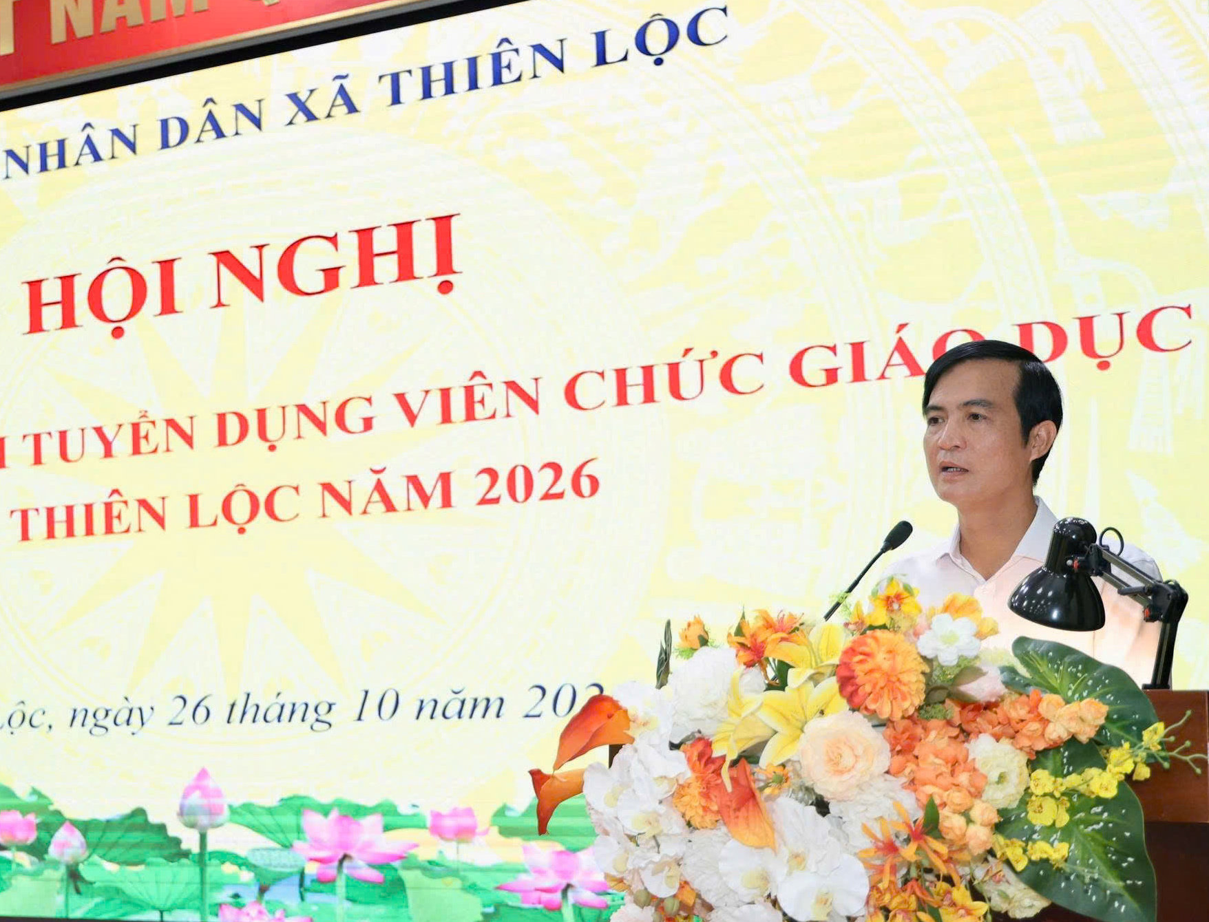 Chủ tịch UBND xã Thiên Lộc Nguyễn Hữu Dũng phát biểu tại hội nghị. Ảnh: PV