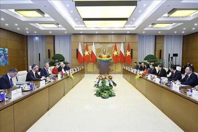Chủ tịch Quốc hội Trần Thanh Mẫn hội kiến Thủ tướng Ba Lan Donald Tusk. Ảnh: Doãn Tấn/TTXVN