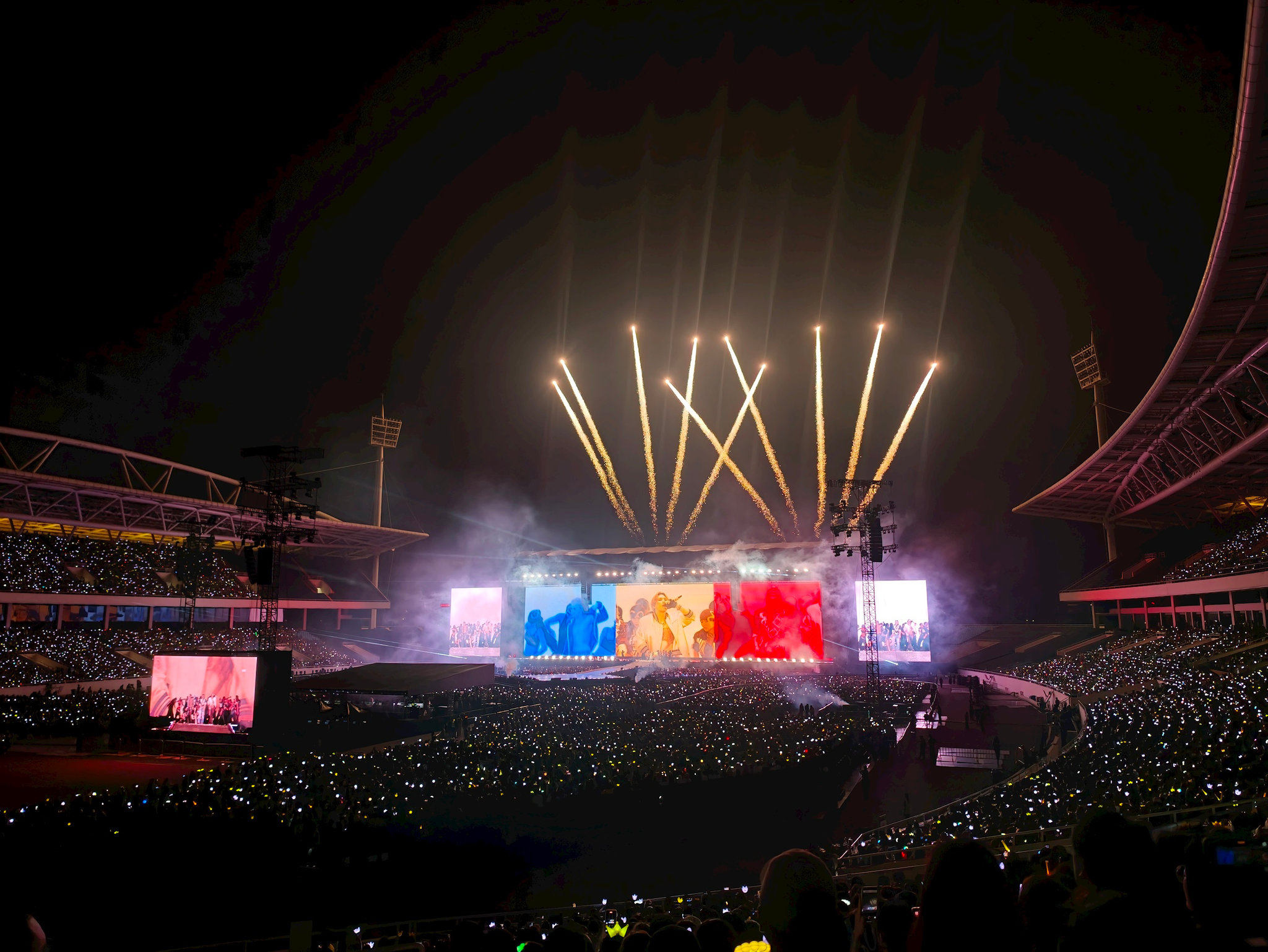 Đêm diễn thứ 2 BIGBANG 2026-2027 World Tour in Hanoi. Ảnh: Quỳnh Phương