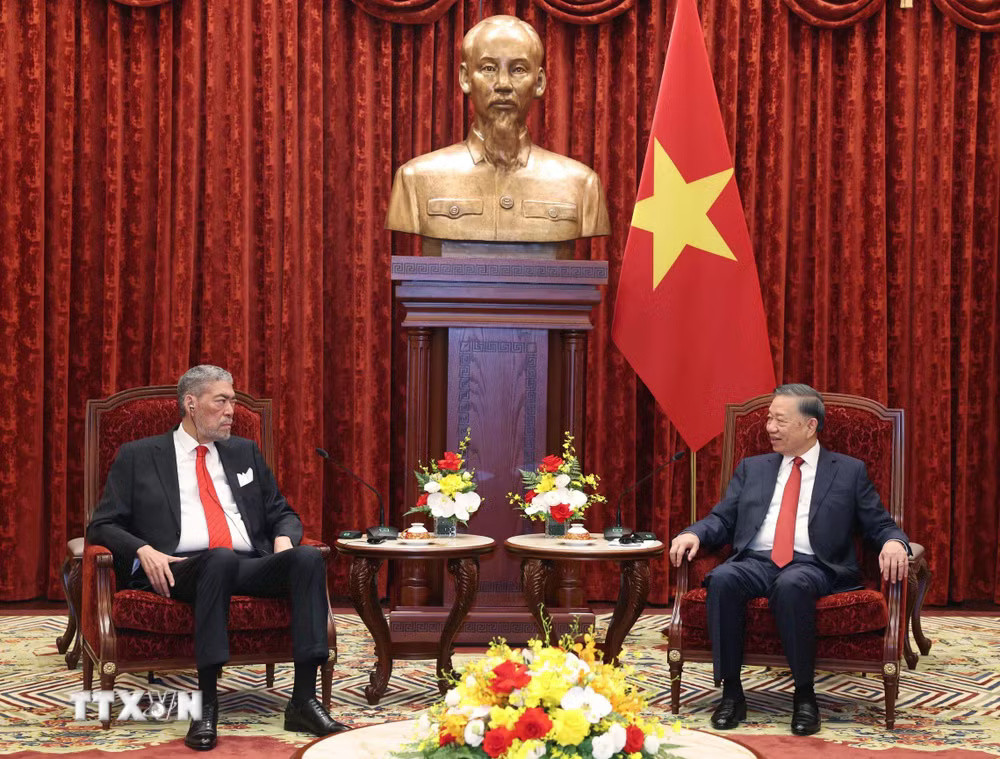 pbkobbjxra-_ttxvn_tong-bi-thu-chu-tich-nuoc-to-lam-tiep-tong-bi-thu-dang-phong-trao-canh-ta-thong-nhat-dominicana-1.jpg