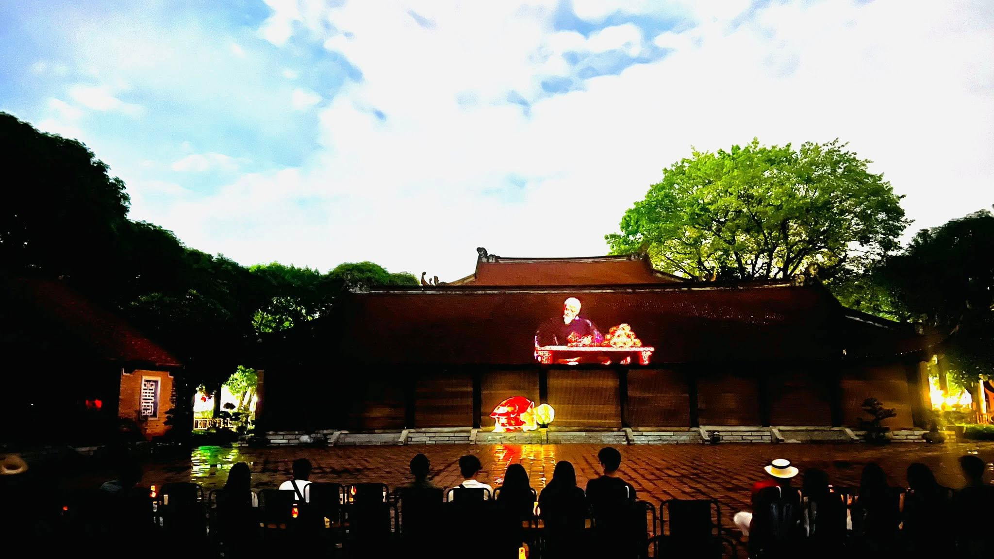 6.-du-khach-trai-nghiem-mapping-3d-su-da-luu-danh-tai-khu-thai-hoc.jpg