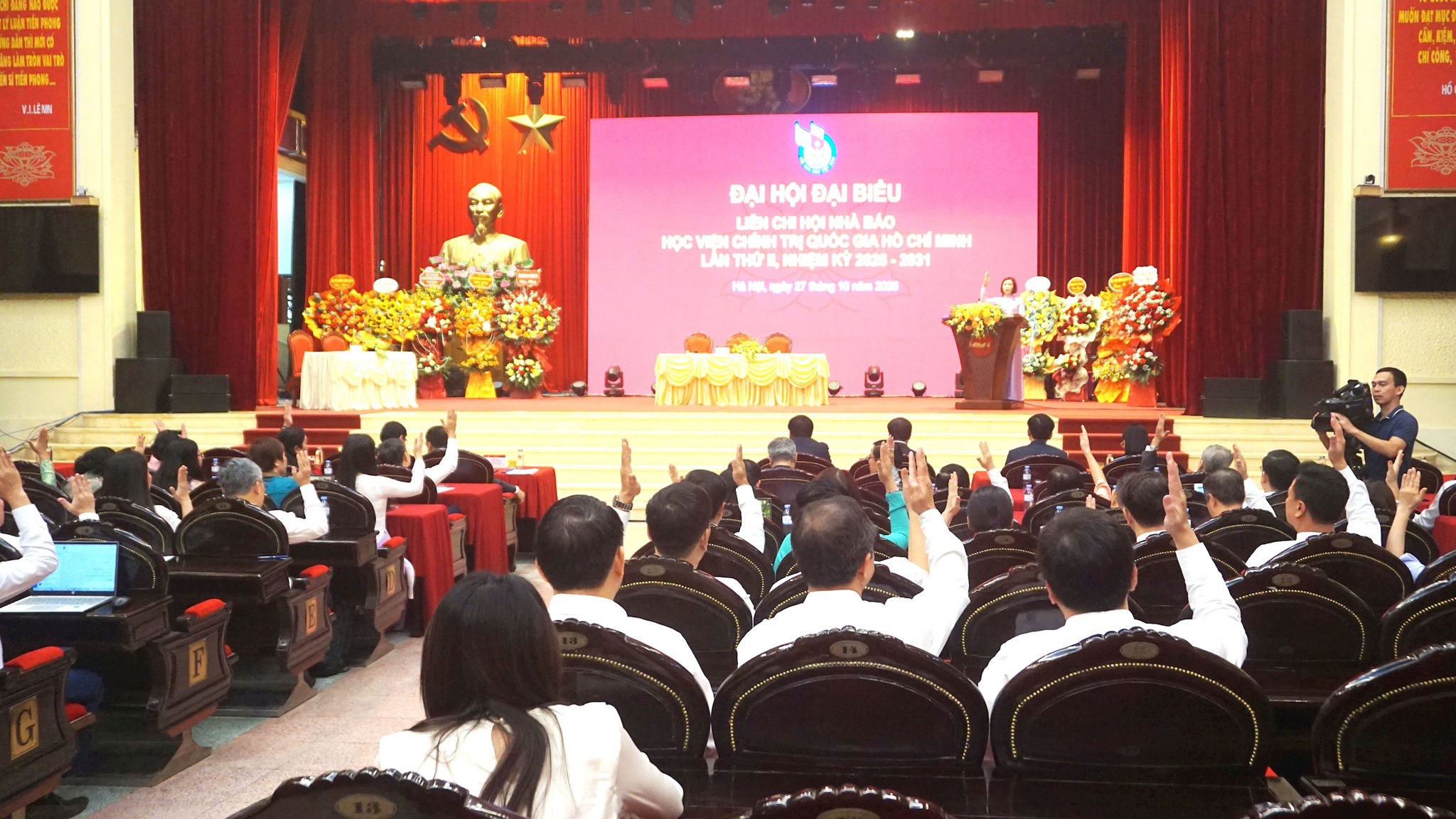 Đại biểu tham gia biểu quyết tại Đại hội. Ảnh: B.Duy