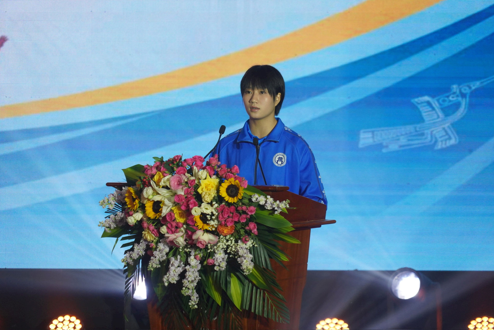 27-vdv-hoang-thu-uyen.jpg